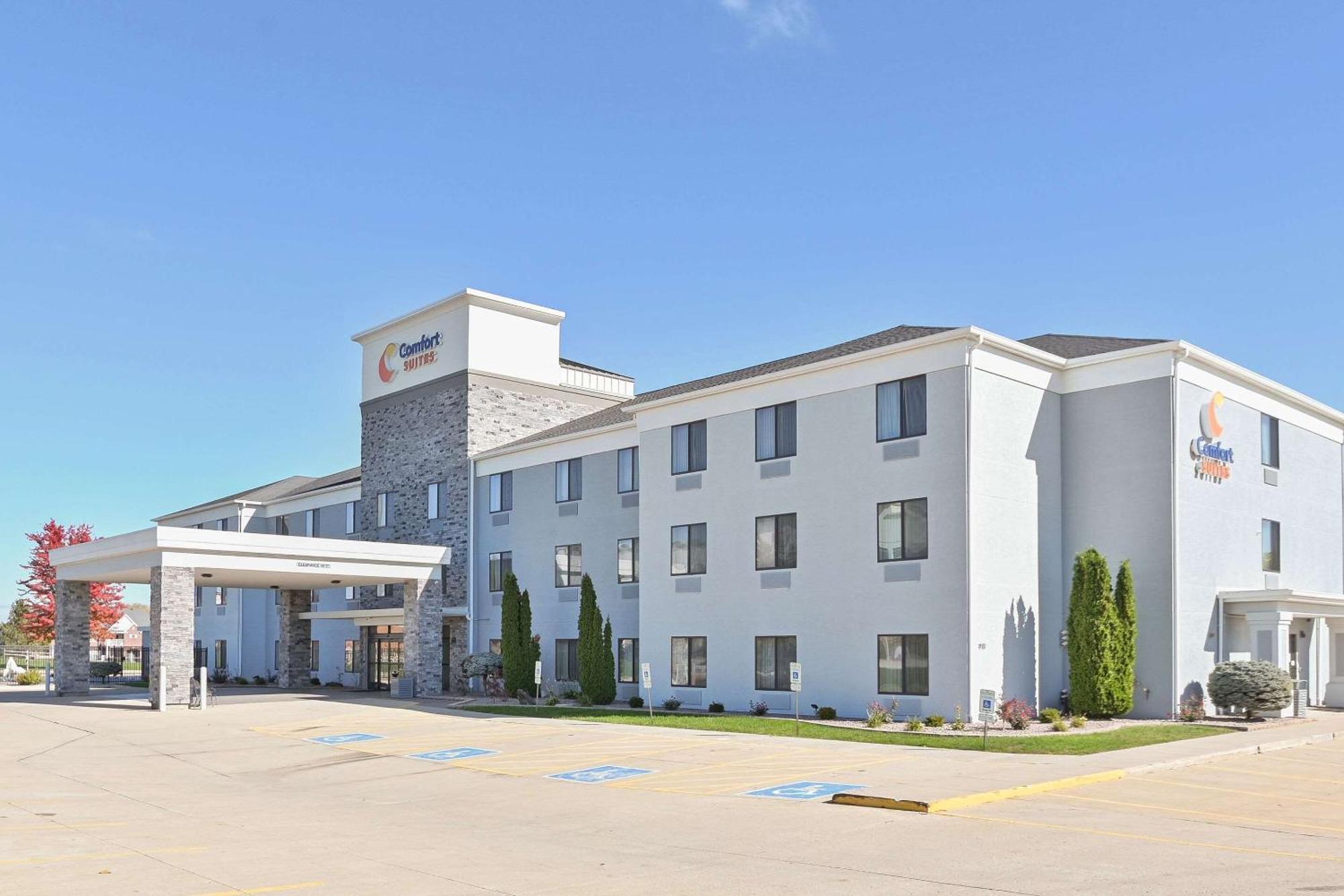 Comfort Suites Bloomington I-55 And I-74 Exterior photo